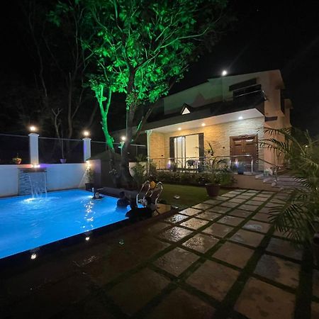 Lavish Villa - 3 Bhk Pool With Lawn Lonavala Esterno foto