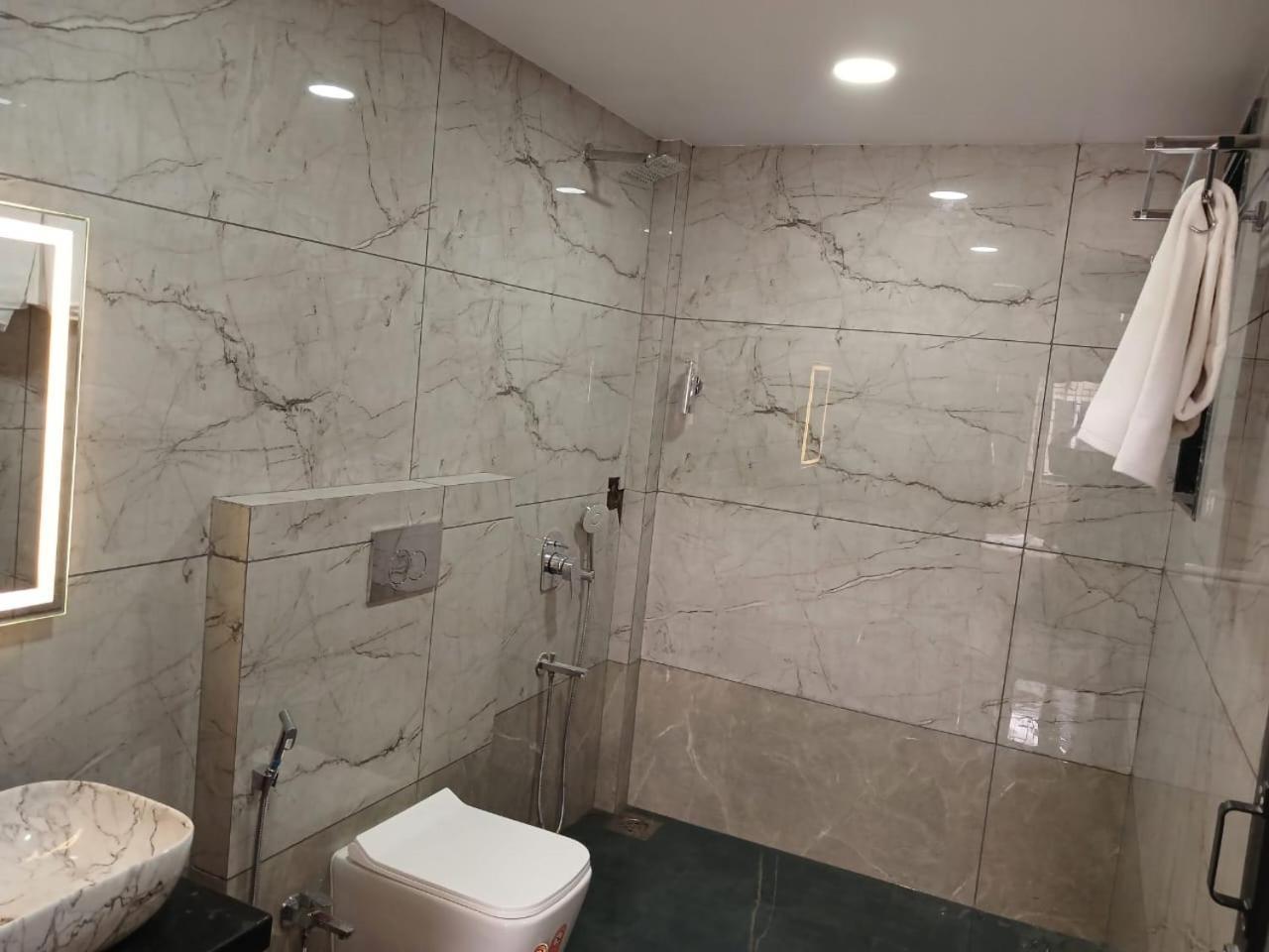 Lavish Villa - 3 Bhk Pool With Lawn Lonavala Esterno foto
