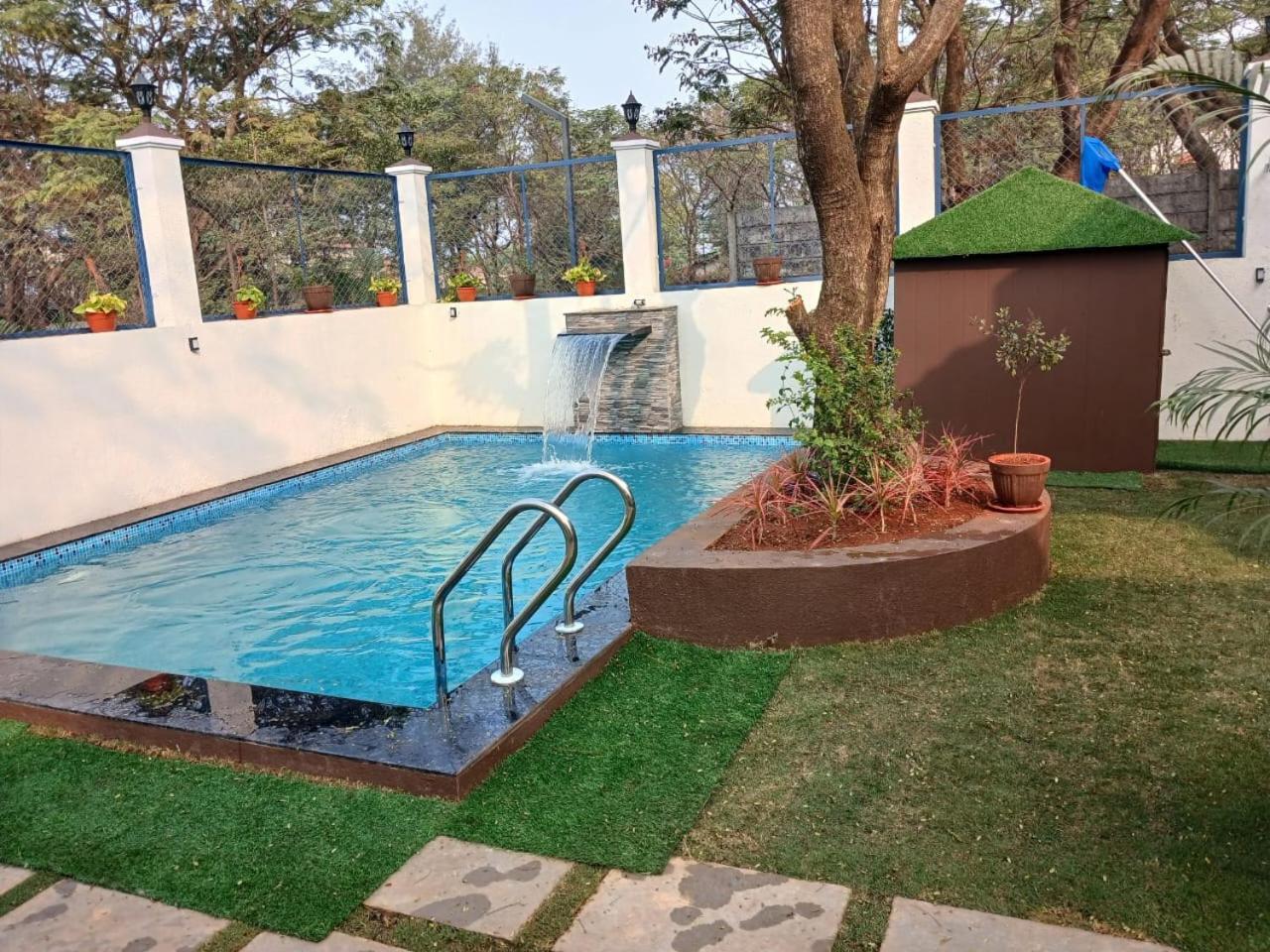 Lavish Villa - 3 Bhk Pool With Lawn Lonavala Esterno foto